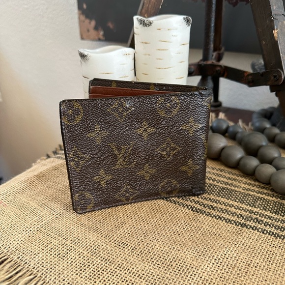2 Men's Louis Vuitton, bifold, wallet, damaged - Picture 2 of 16